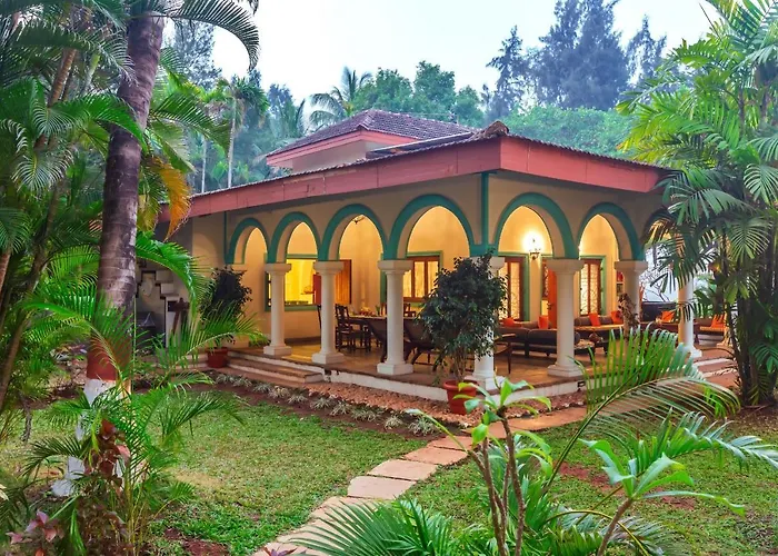 Saffronstays Aquamarina - 3Br Mediterranean Style Beachfront Villa With Pool, Lawns & Seafood Dining Near Nagaon Beach